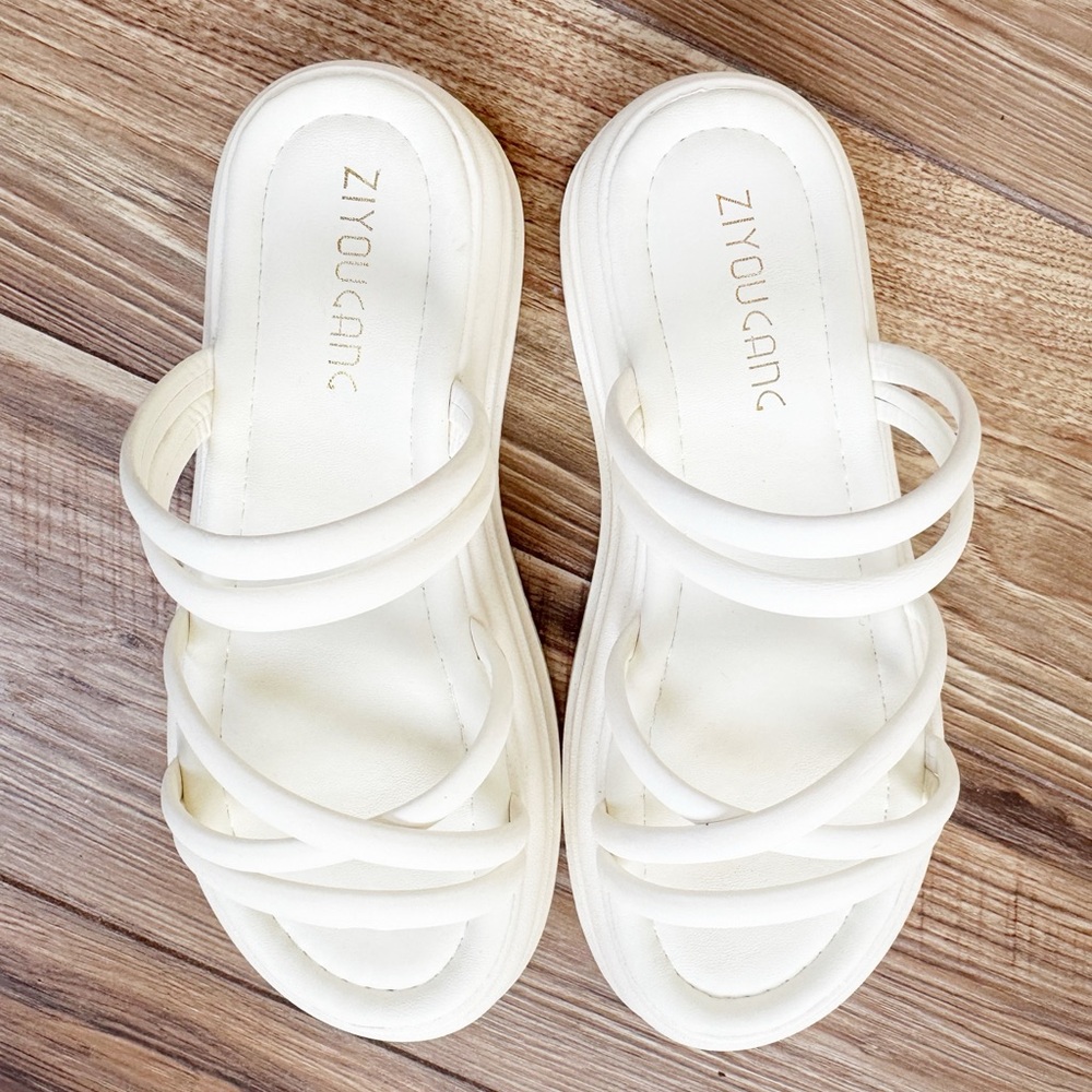 NWOT Women's White Strappy Slide platform Sandals